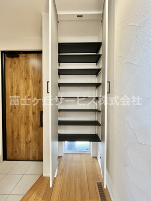 【収納】 | 菊川市西方 新築一戸建て サンズテラス西方No.16 | 玄関収納