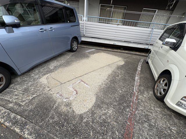カロンズ鈴蘭台北町の駐車場