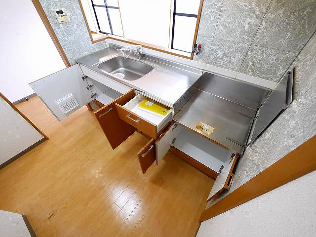 セ・プールのキッチン|きれいなキッチンで収納も豊富です