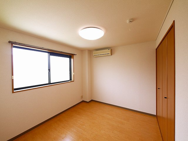 セ・プールの洋室|コンパクトで使いやすい洋室です