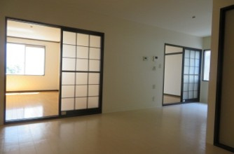 【洋室】 | Crescent　House