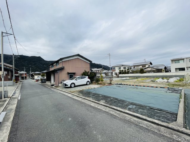 【外観】 | たつの市龍野町島田　/中古倉庫 | 駐車スペースも確保できます。