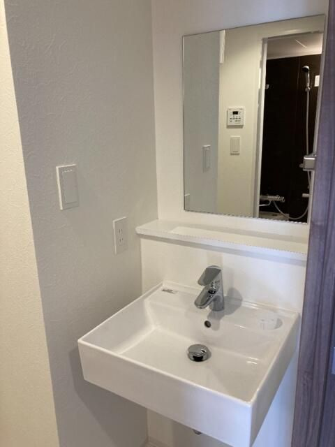 kinomori代々木上原の洗面所|■収納＆鏡付き独立洗面台♪