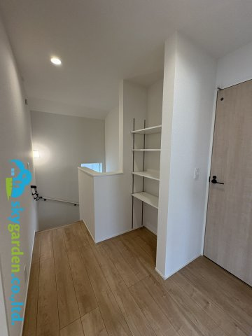 茅ヶ崎市萩園 第１期 ２号棟の内装|2階踊り場