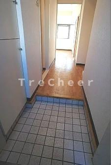 クサノビルの玄関