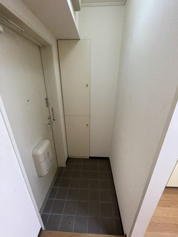 野村ビルの玄関