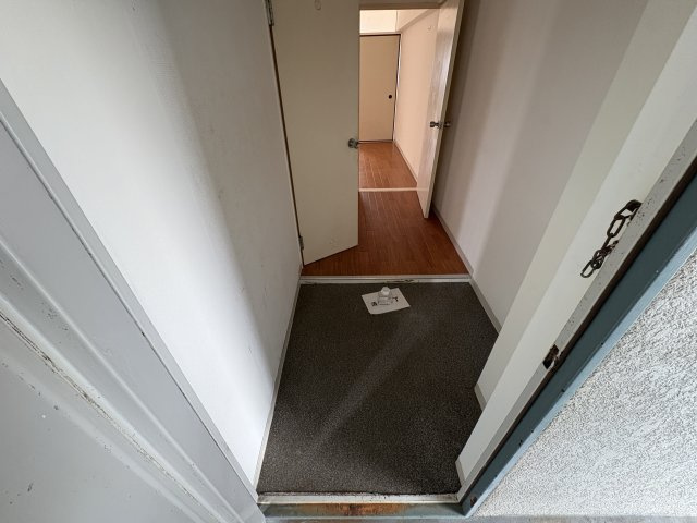 カロンズ鈴蘭台北町の玄関