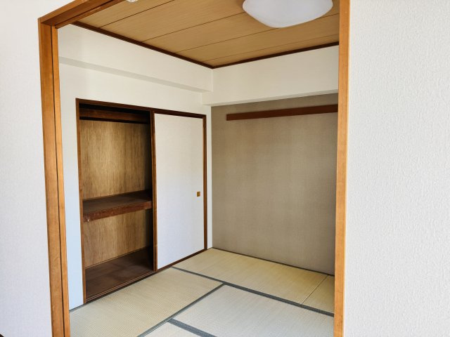 ビッグヴァン京王堀之内弐番館の収納|～大容量収納可能な押入れ～