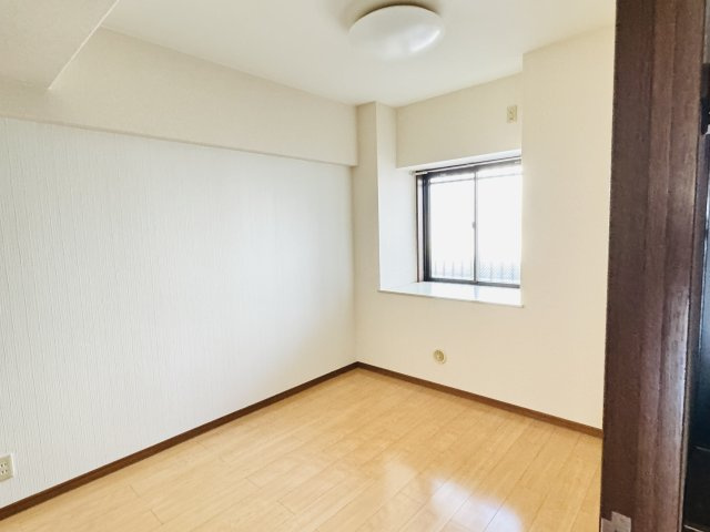 ビッグヴァン京王堀之内弐番館の寝室|～5.0帖の洋室です～