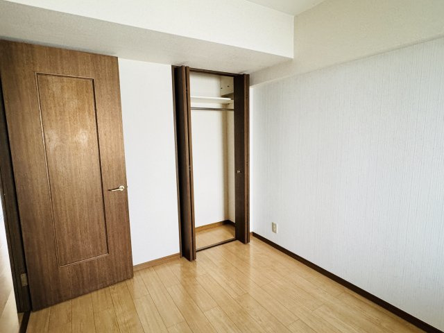 ビッグヴァン京王堀之内弐番館の子供部屋|～5.0帖の洋室です～