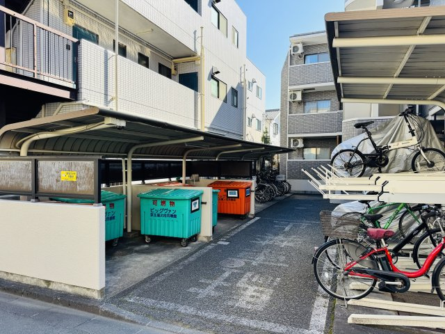 ビッグヴァン京王堀之内弐番館の駐輪場|～屋根付き駐輪スペース～