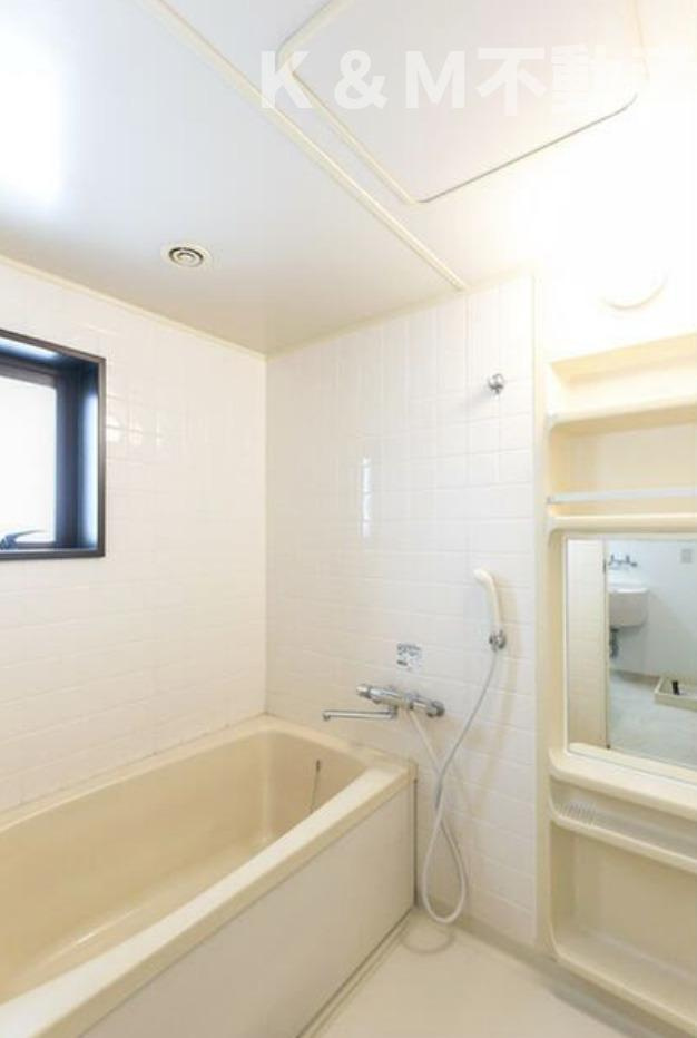 コスモ柏２の浴室|落ち着いた空間のお風呂です