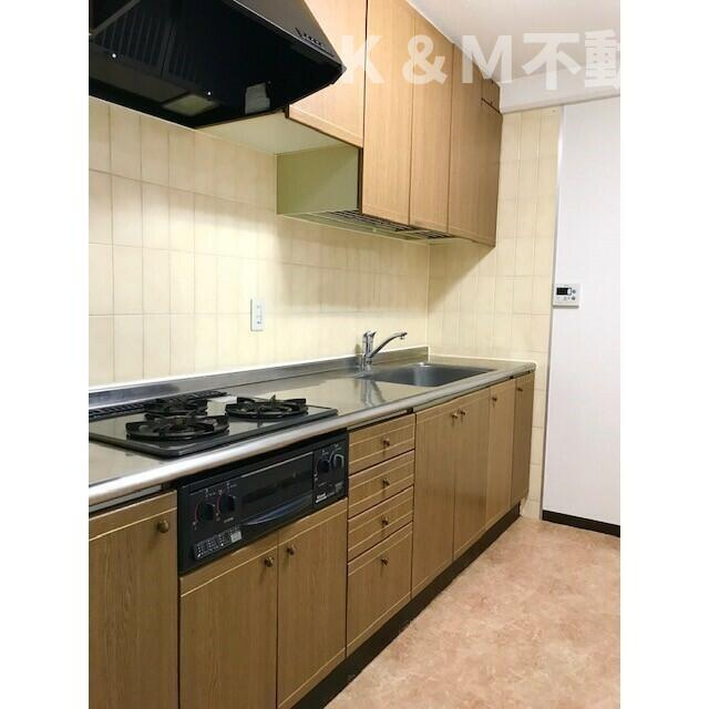 コスモ柏２のキッチン|コンパクトなキッチンで掃除もラクラク