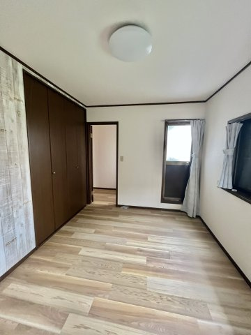 泉佐野市日根野　戸建の洋室