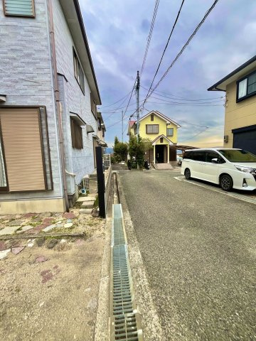 泉佐野市日根野　戸建の前面道路含む現地写真