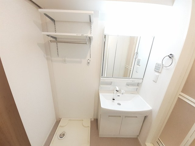 ラ・リーバンベルＢの独立洗面台|洗面所