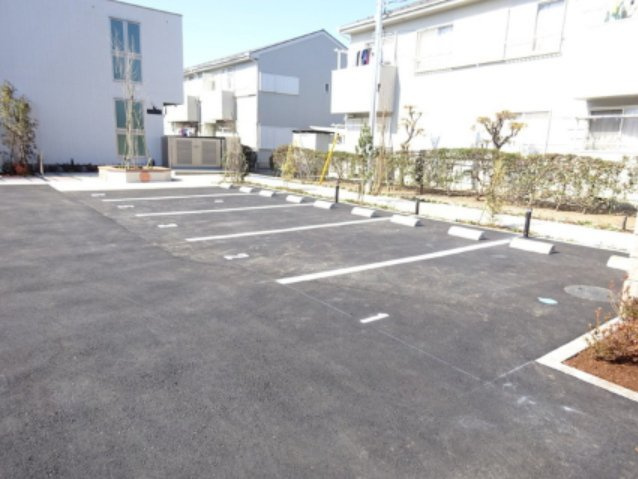 コルサージュの駐車場