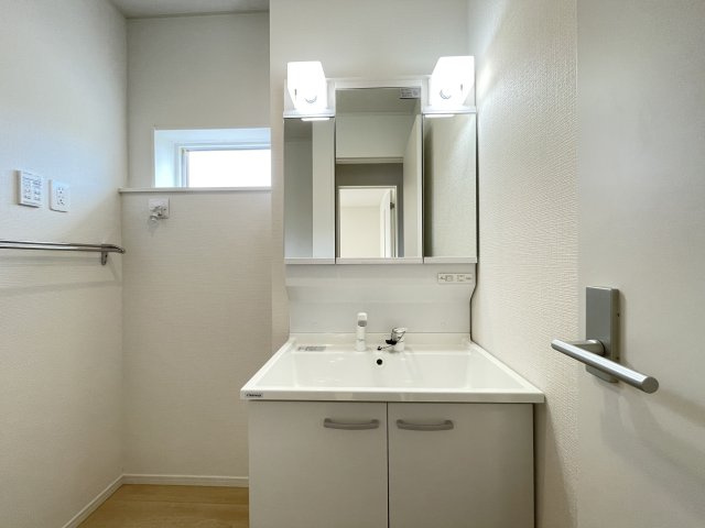 八戸市糠塚第4ｰ1号棟の独立洗面台