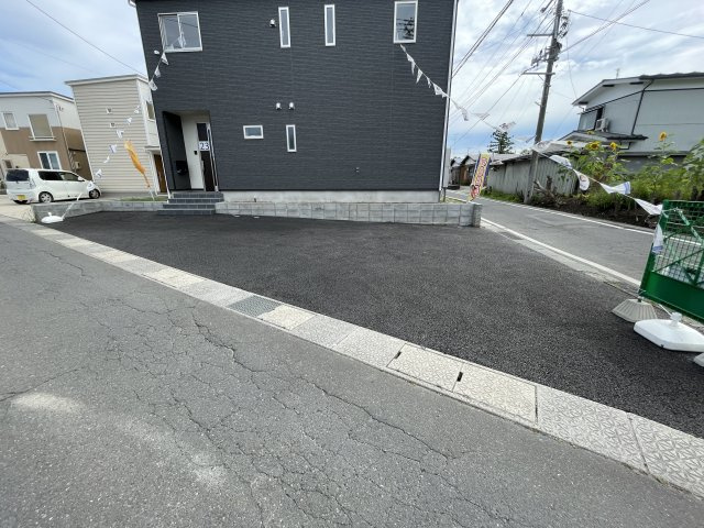 八戸市糠塚第4ｰ1号棟の駐車場
