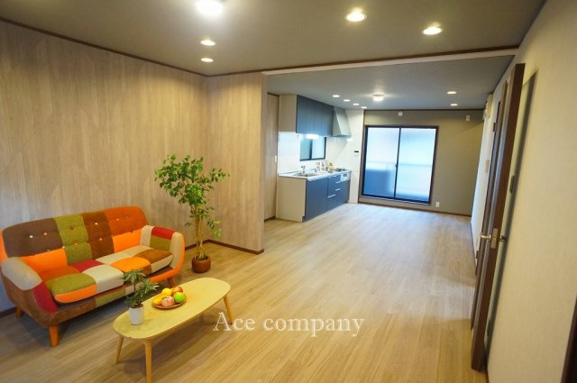 【居間・リビング】 | 東大阪市御厨栄町2丁目 | 【LDK：ゆったり約18.5帖♪】全クロス貼替え、床フロアタイル・CF張替え、水廻り設備一新、ハウスクリーニング済みです☆