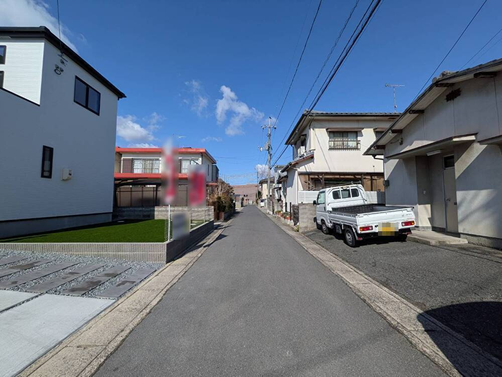 岡山市北区楢津①号棟グラファーレの前面道路含む現地写真|◆北東側前面道路の幅員は4.0ｍです。
