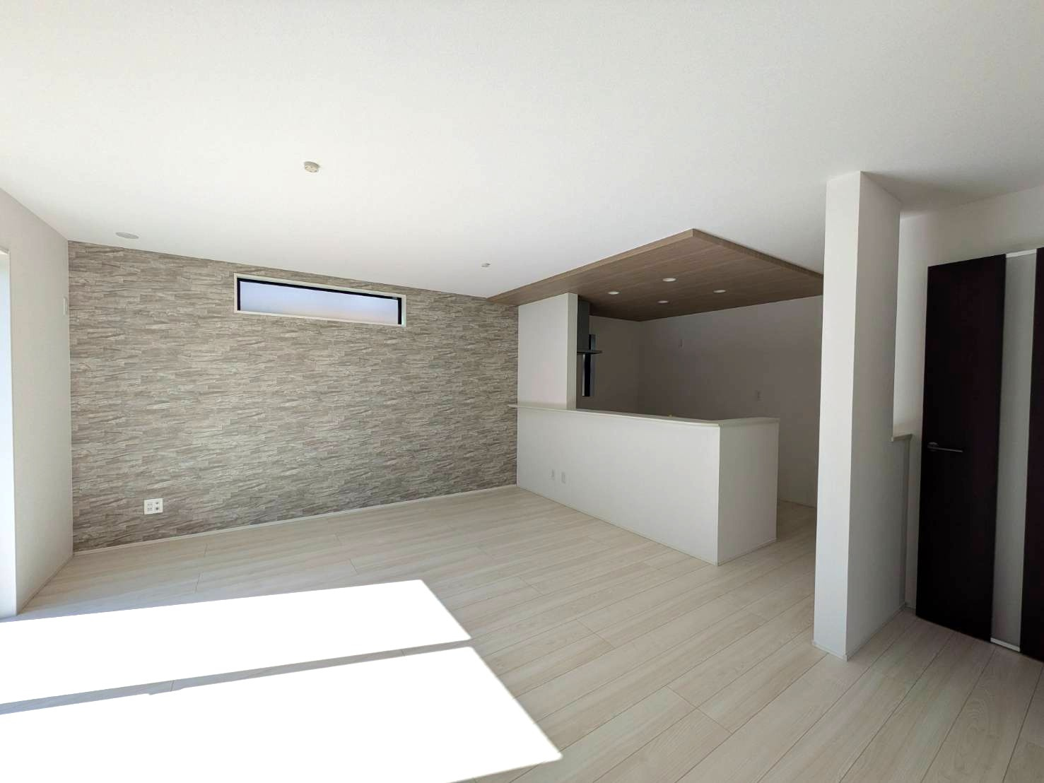 岡山市北区楢津①号棟グラファーレの居間・リビング|◆16.5帖あるLDKはご家族でゆったり過ごすことができます。