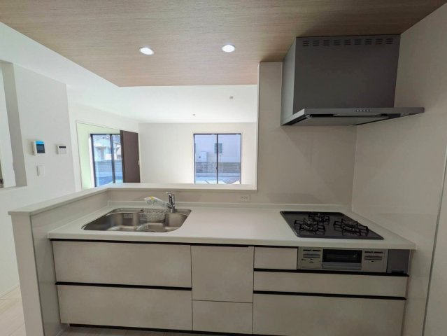 岡山市北区楢津①号棟グラファーレのキッチン|◆お子様を見守りながらお料理ができる対面キッチンです。