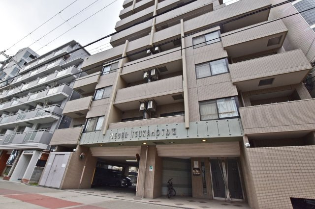 リーガル塚本第6の外観|ＪＲ「塚本」駅徒歩5分の好立地。梅田にも1駅で到着するので通勤にも便利です。リフォーム済み物件ですので、いつでも室内を見学して頂けます。
