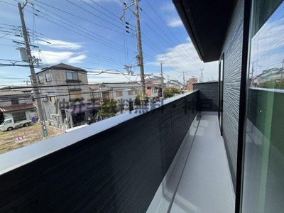 【バルコニー】 | 明石市日富美町　新築戸建1号棟　仲介手数料無料！ | バルコニーからの眺めを楽しみながら食事をしませんか