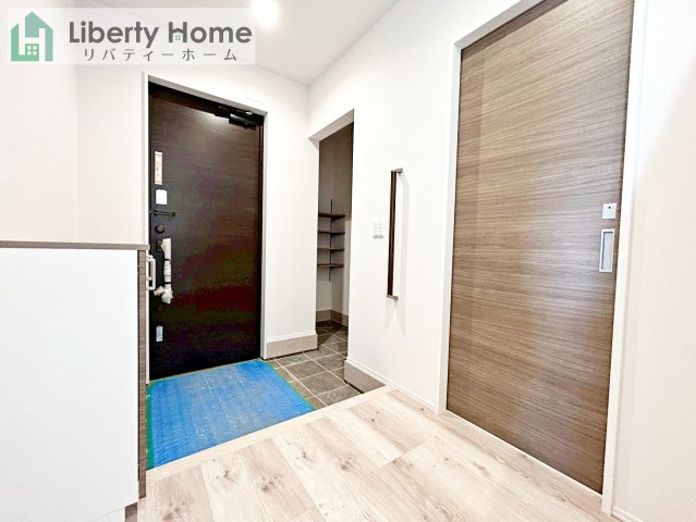 日立市東大沼町4丁目　５号棟　新築戸建の玄関