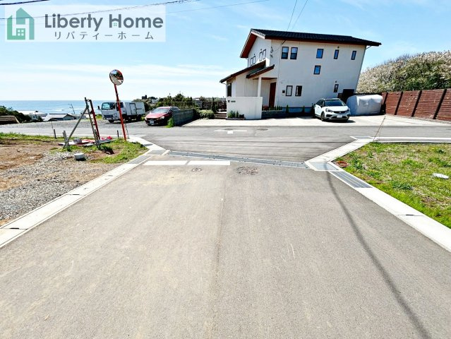 日立市東大沼町4丁目　５号棟　新築戸建の前面道路含む現地写真