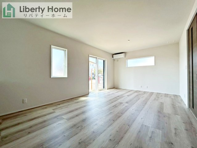 日立市東大沼町4丁目　５号棟　新築戸建の居間・リビング