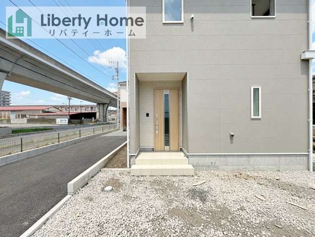 土浦市生田町第4　新築戸建　2号棟のエントランス