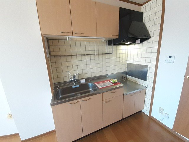 宇部市大字妻崎開作のアパートのキッチン