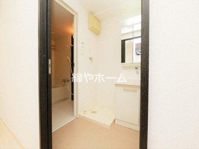 サムティ難波グレイスの洗面所|スペースが確保できる洗面所です