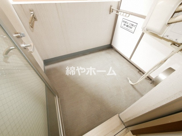 サムティ難波グレイスのバルコニー|外からの目が気にならないバルコニーで洗濯物が干せます