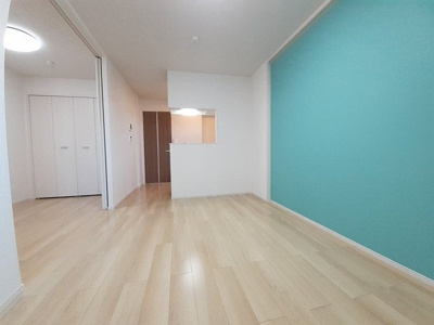 【居間・リビング】 | レーヴ・フルリールⅢ | ゆったり過ごせる居間です