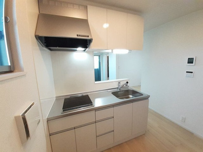 【キッチン】 | レーヴ・フルリールⅢ | コンパクトなキッチンで掃除もラクラク