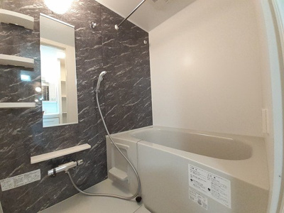 【浴室】 | レーヴ・フルリールⅢ | 落ち着いた空間のお風呂です