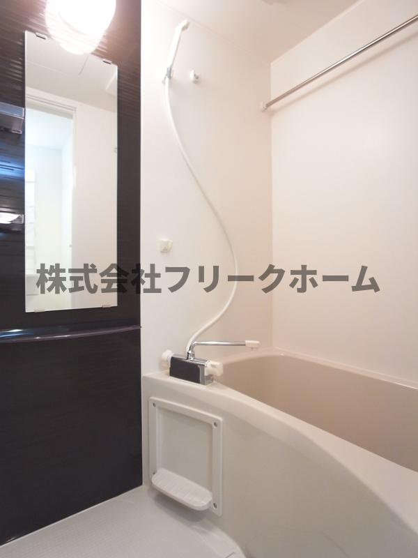 小金井市本町１丁目のアパートの浴室