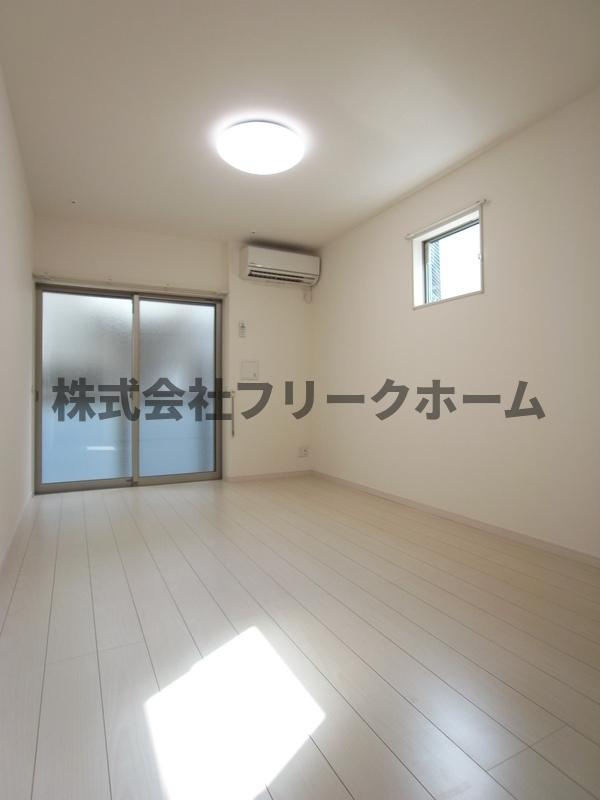 小金井市本町１丁目のアパートの居間・リビング