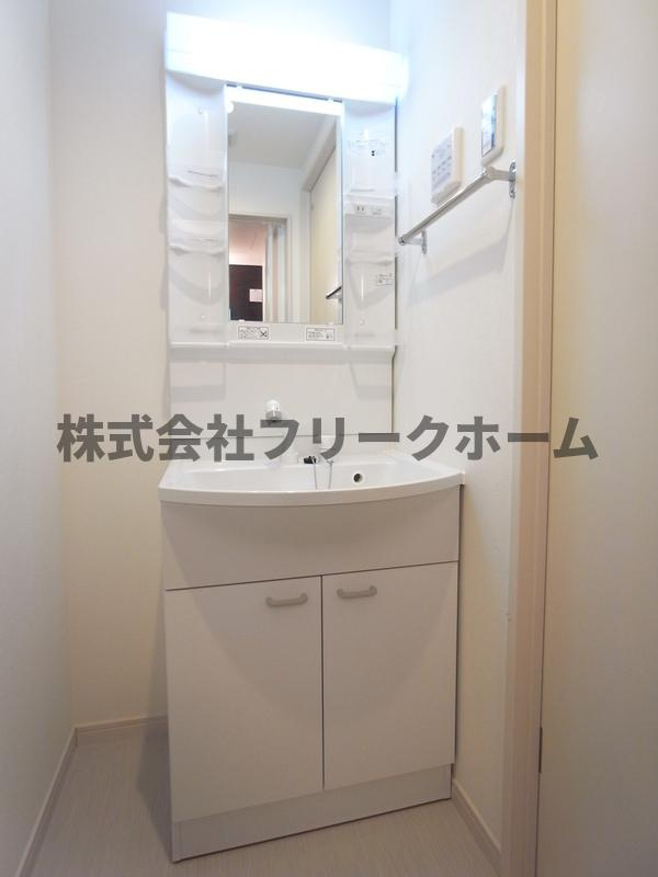 小金井市本町１丁目のアパートの洗面所