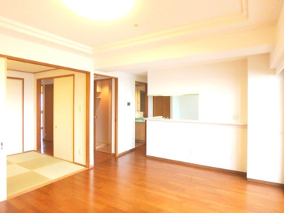 【居間・リビング】 | アルファステイツ仁川駅前 | ゆったり過ごせるリビングです