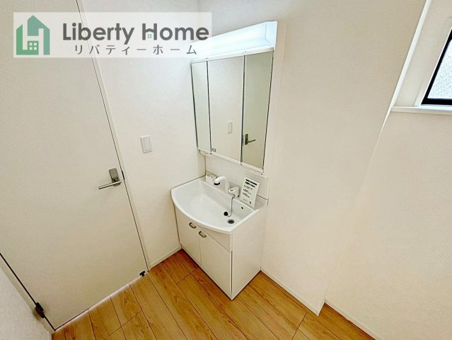 土浦市生田町第4　新築戸建　6号棟の独立洗面台