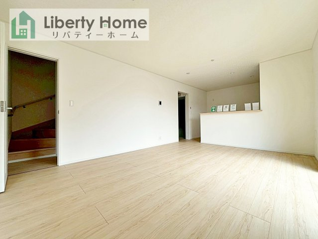 土浦市生田町第4　新築戸建　6号棟の居間・リビング