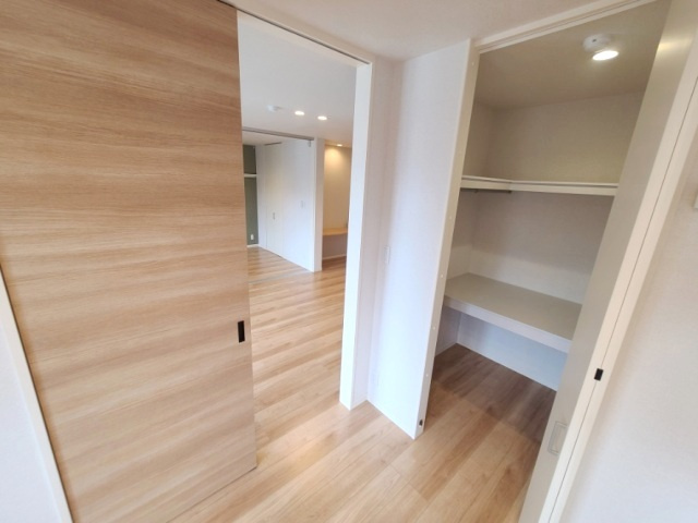 太陽の家の収納|★各居室にウォークインクローゼットを設置！お荷物が多い方でも安心です★