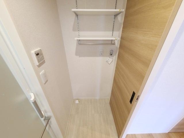 太陽の家の洗面所|★ドラム式洗濯機の設置が可能・広めの脱衣スペースです★