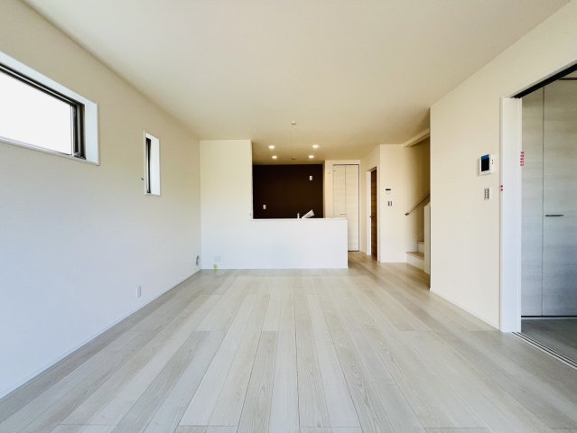 半田市向山町3-67-1『仲介手数料無料』新築戸建ての居間・リビング