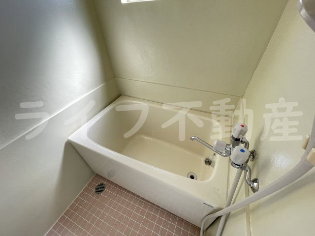 絹笠コーポの浴室|落ち着いた空間のお風呂です