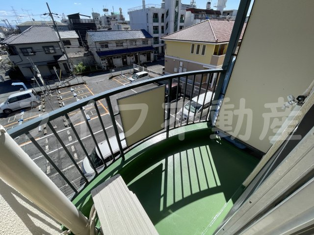 絹笠コーポのバルコニー|お洗濯にも便利なバルコニー付き